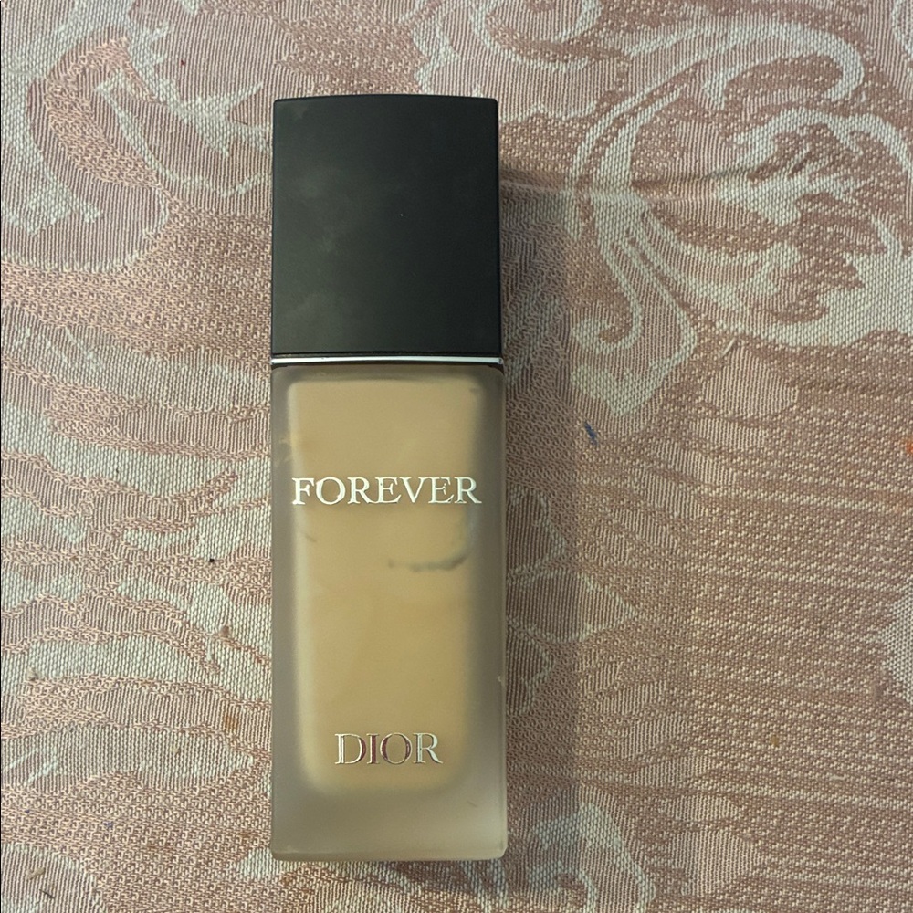 Dior Forever Liquid Foundation - 2CR new without box